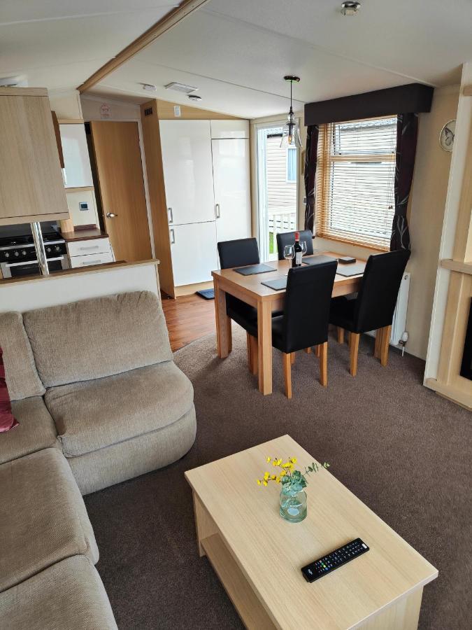 Holiday Home Sleeps Six Saint Leonards Exterior photo